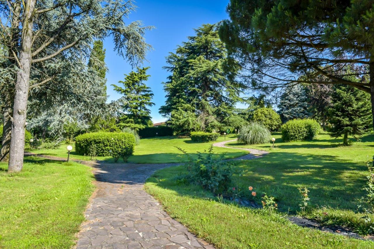 Palazzo Cavagna Sangiuliani Bed & Breakfast Bereguardo Luaran gambar